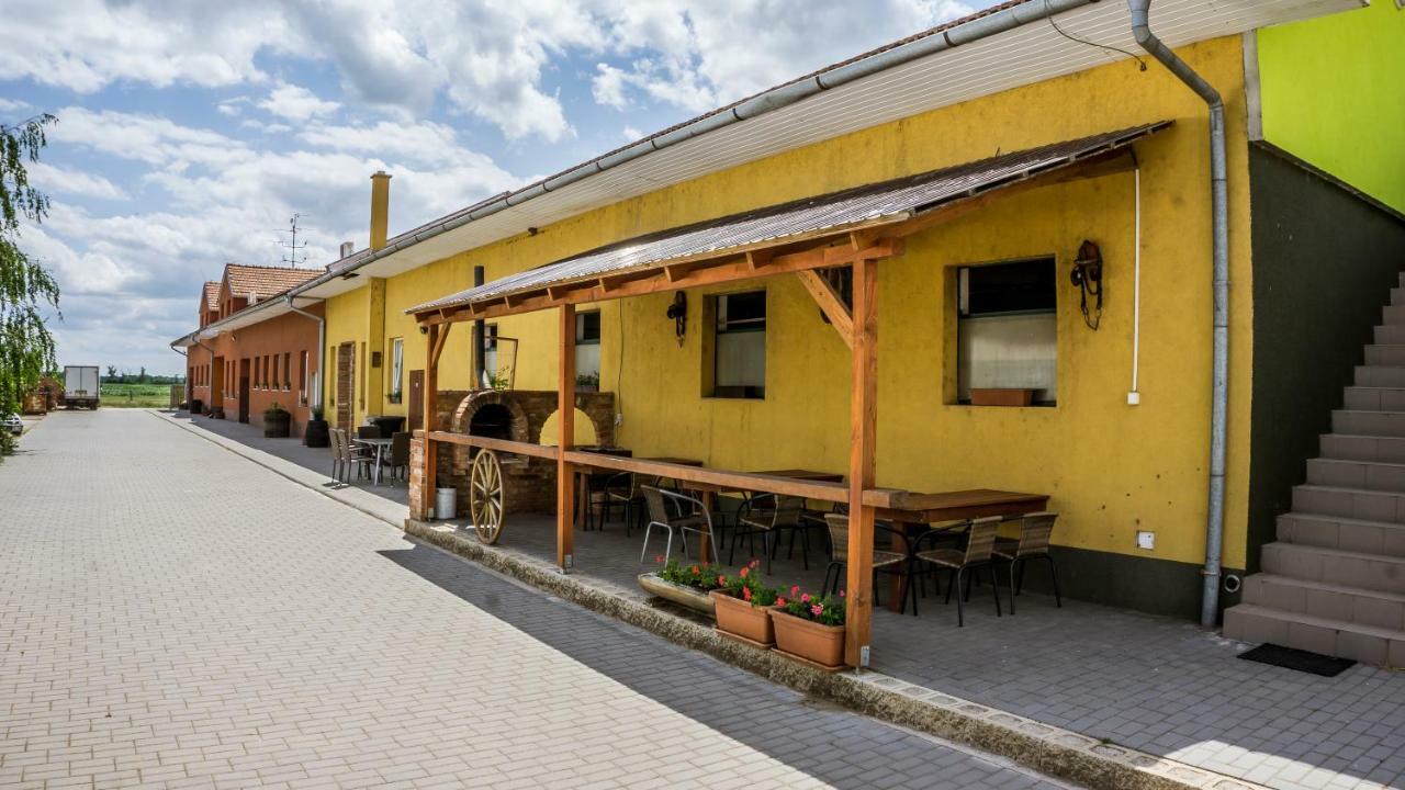 Penzion U Dablova Kopyta Rakvice Екстер'єр фото